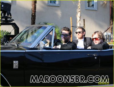 adam-levine-maroon-5-music-video-shoot-05.jpg