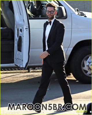 adam-levine-set-visit-behati-prinsloo-06.JPG