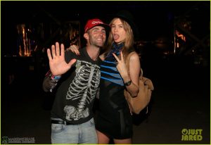 adam-levine-behati-prinsloo-spend-time-at-coachella-02