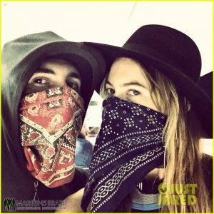 adam-levine-behati-prinsloo-spend-time-at-coachella-04