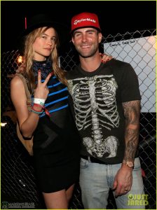 adam-levine-behati-prinsloo-spend-time-at-coachella-10